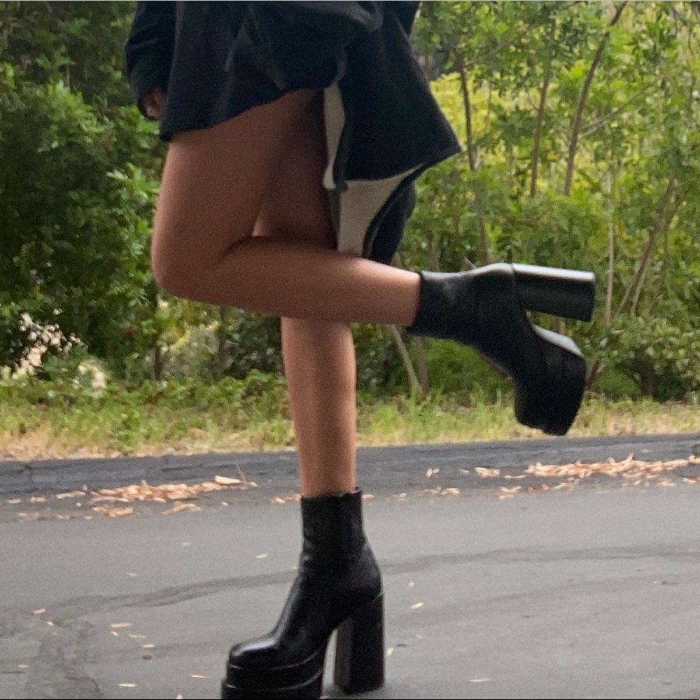 STEVE MADDEN COBRA BLACK BOOTS 🖤❤️‍🔥✨need to sell ASAP send me an offer 💕